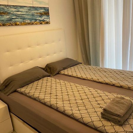 Apartment Deluxe Clara Sea Senses Torrevieja Exteriör bild